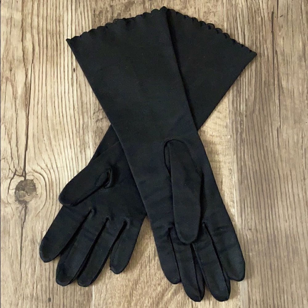 Gloves - Picture 2 of 6